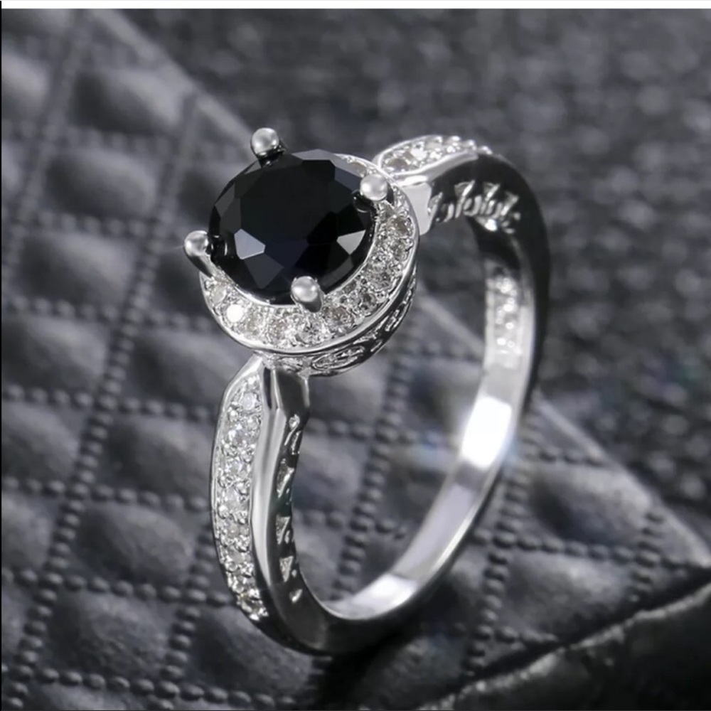 *NEW*925 Sterling Silver Round Cut Sapphire Ring - Picture 4 of 7